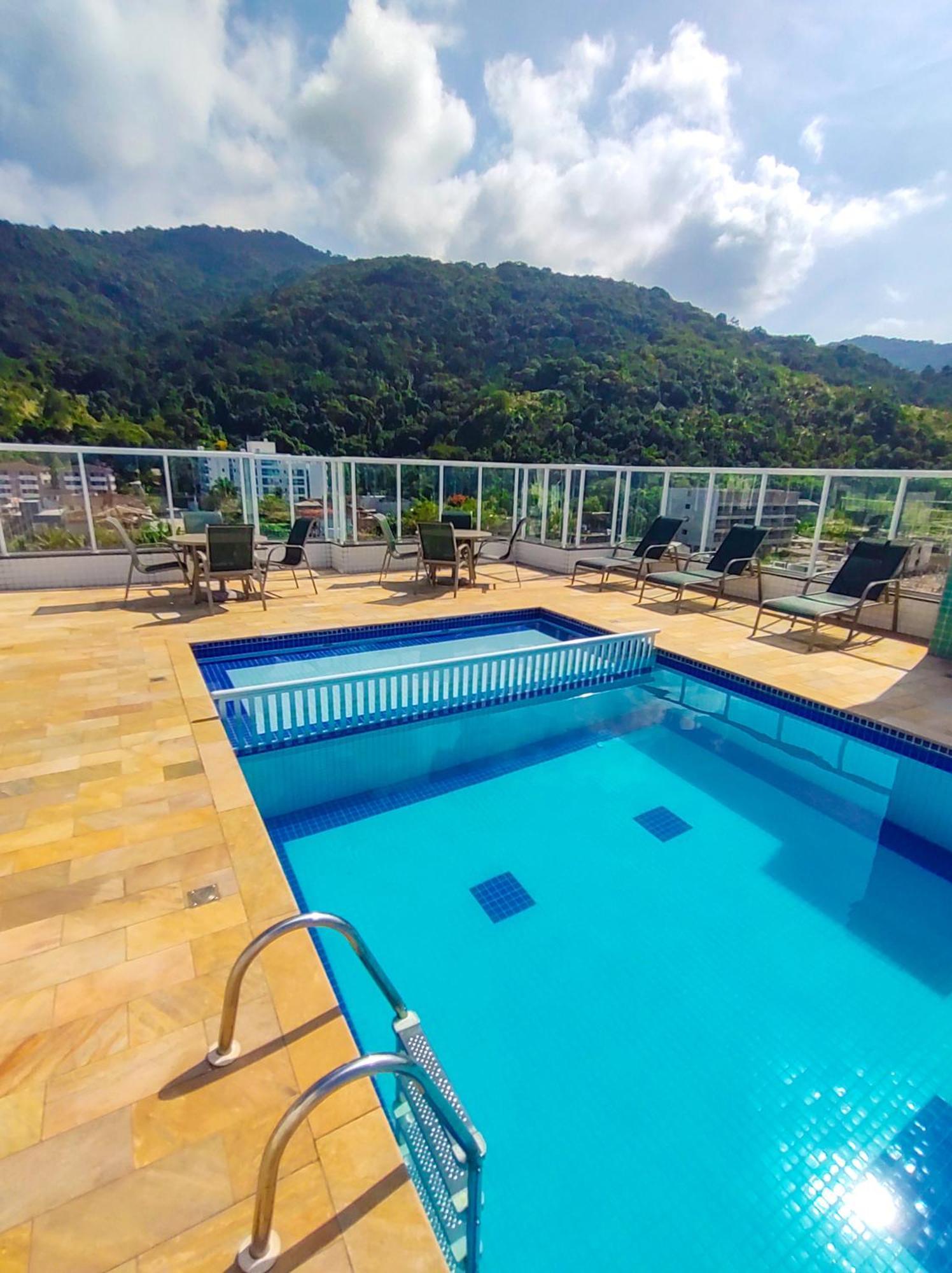 Vista Apartments: Beachside Retreat With Rooftop Pool *