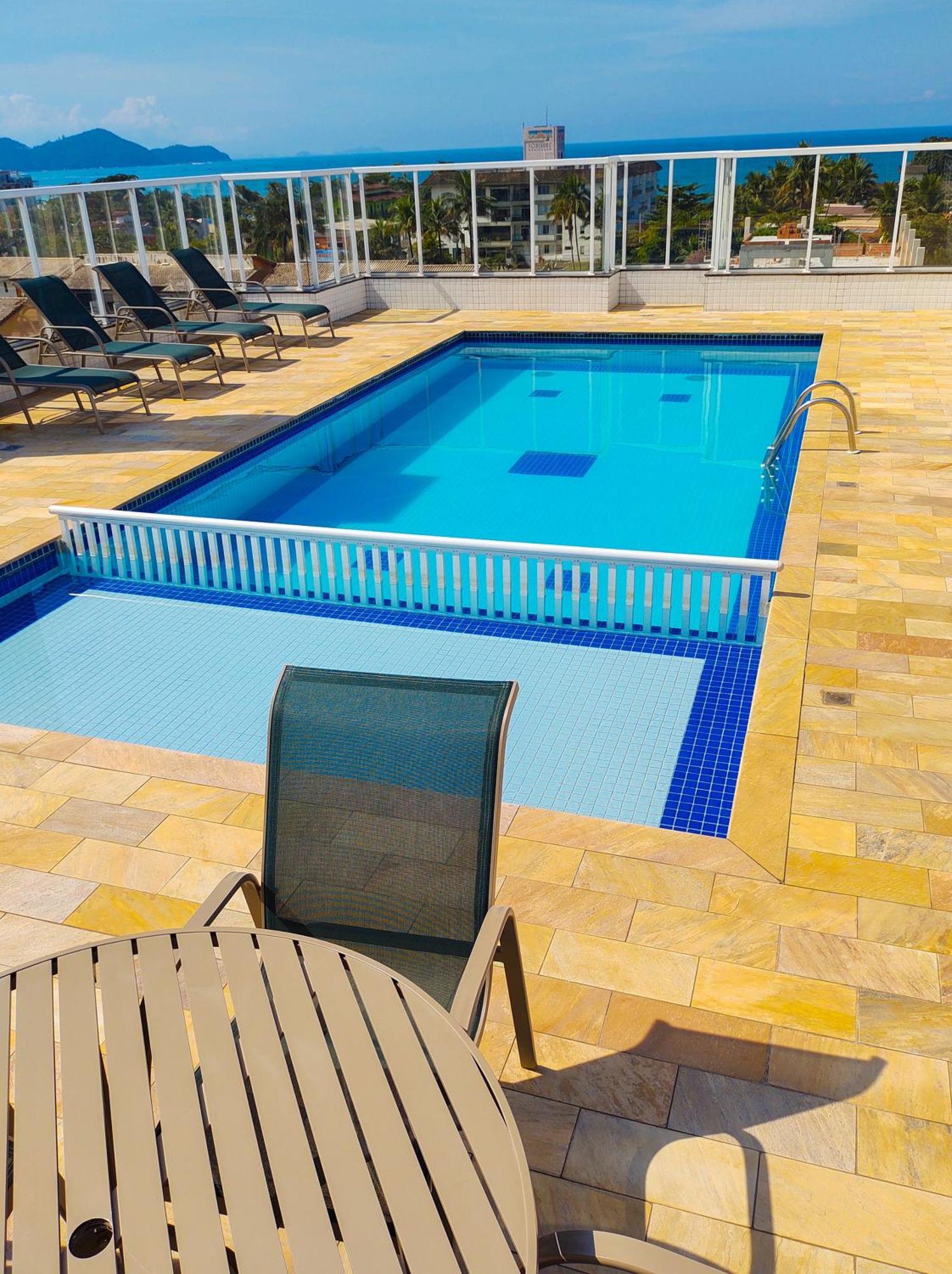Vista Apartments: Beachside Retreat With Rooftop Pool Apartamento Ubatuba