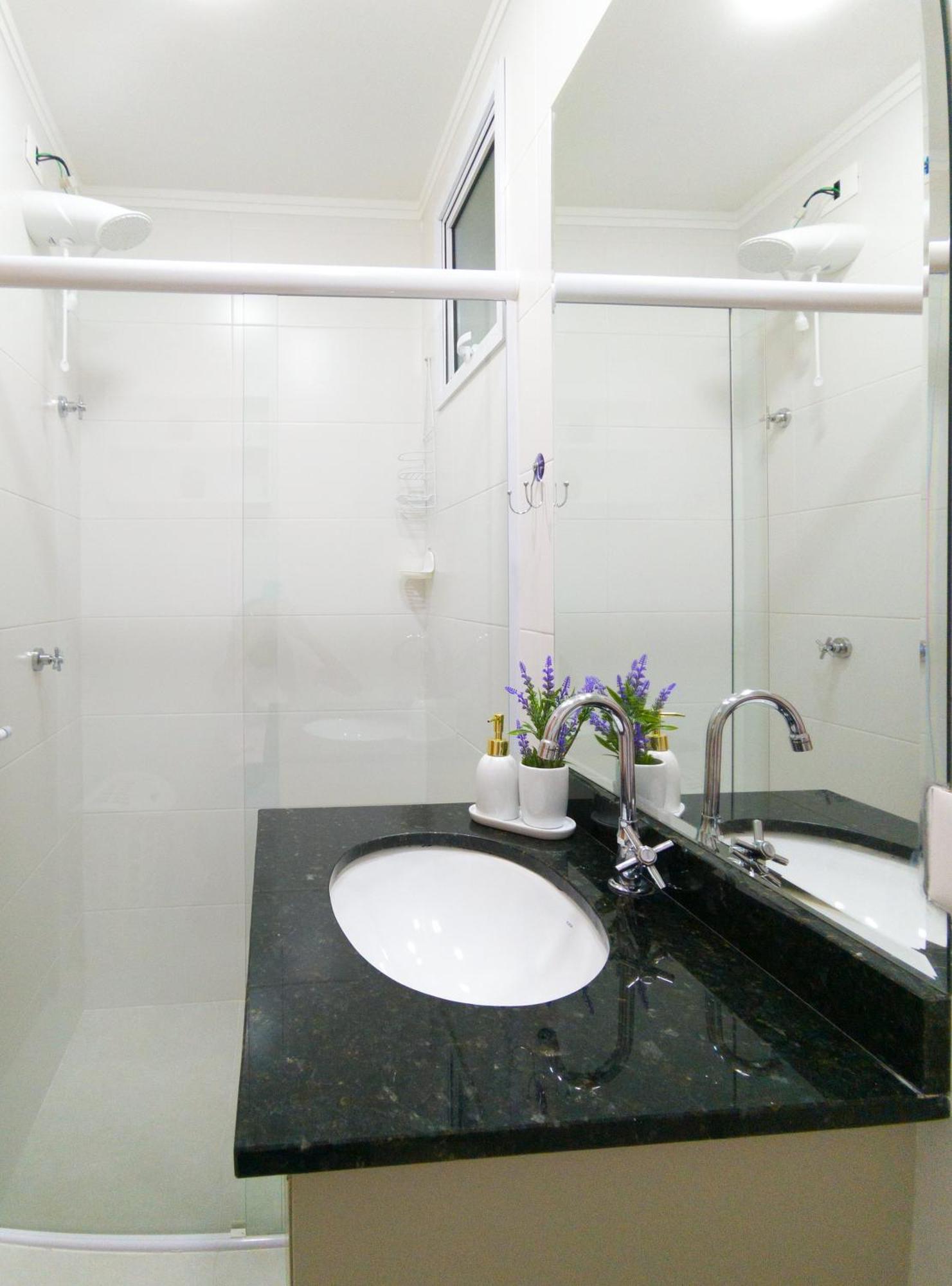 Vista Apartments: Beachside Retreat With Rooftop Pool Apartamento *