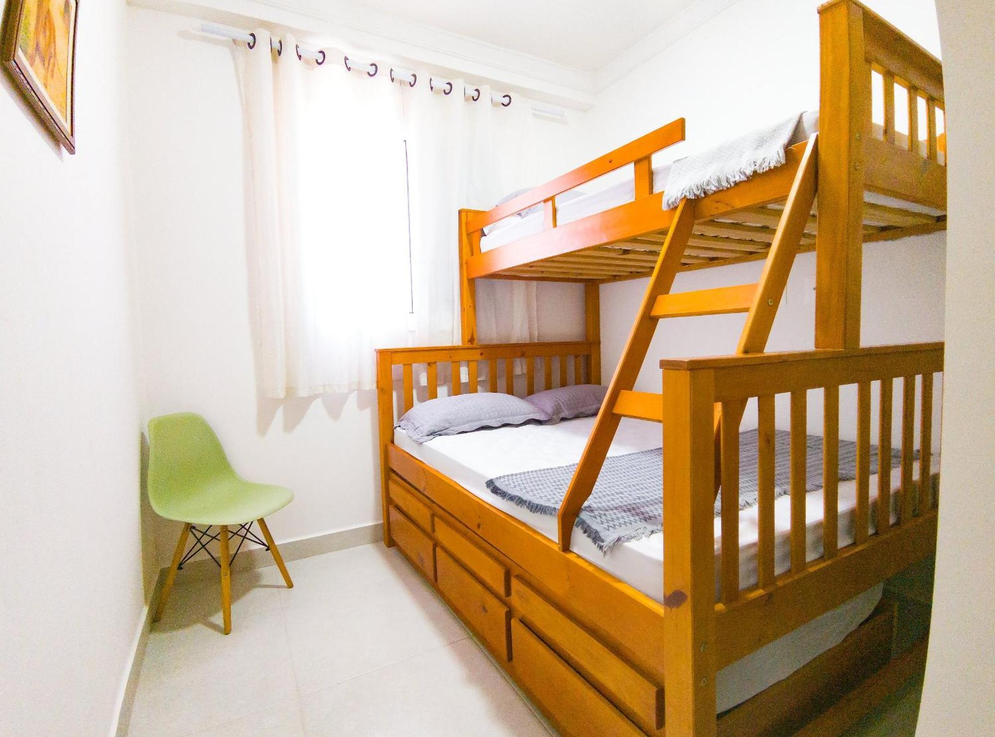Vista Apartments: Beachside Retreat With Rooftop Pool Apartamento
