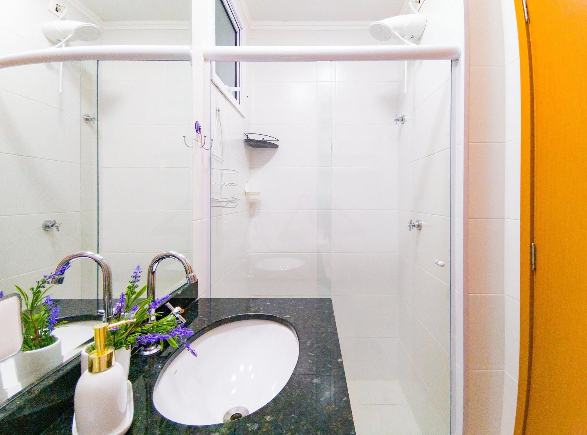 Vista Apartments: Beachside Retreat With Rooftop Pool Apartamento Ubatuba