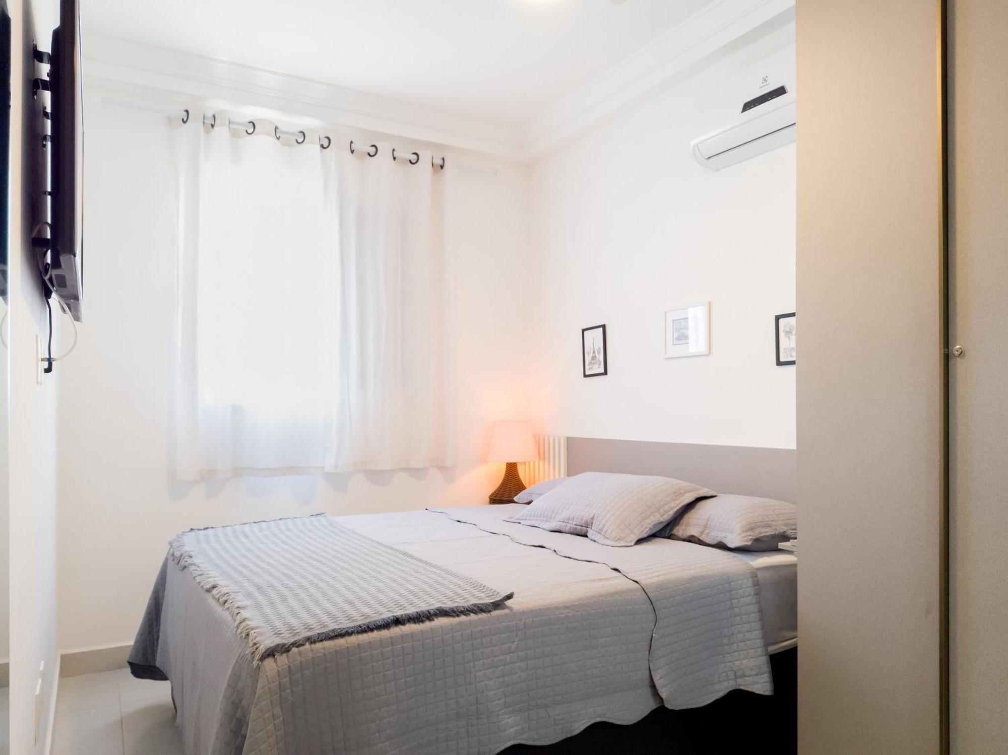 Vista Apartments: Beachside Retreat With Rooftop Pool *